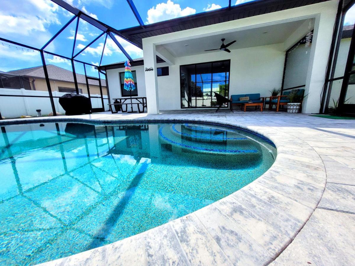 Blue Door Retreat - Luxury Pool Home - Sleeps 8 Кейп-Корал Экстерьер фото